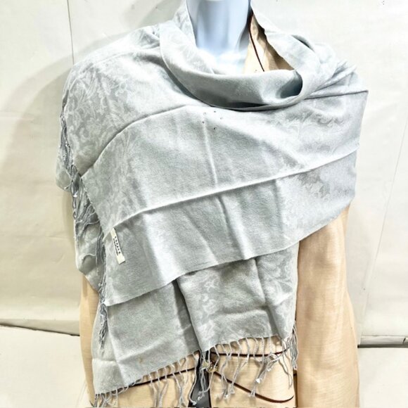 🔥🔥Pierre Cardin 100% Wool Scarf 60" x 20" Silver Metalic Shine Fringe (43) - Picture 2 of 10